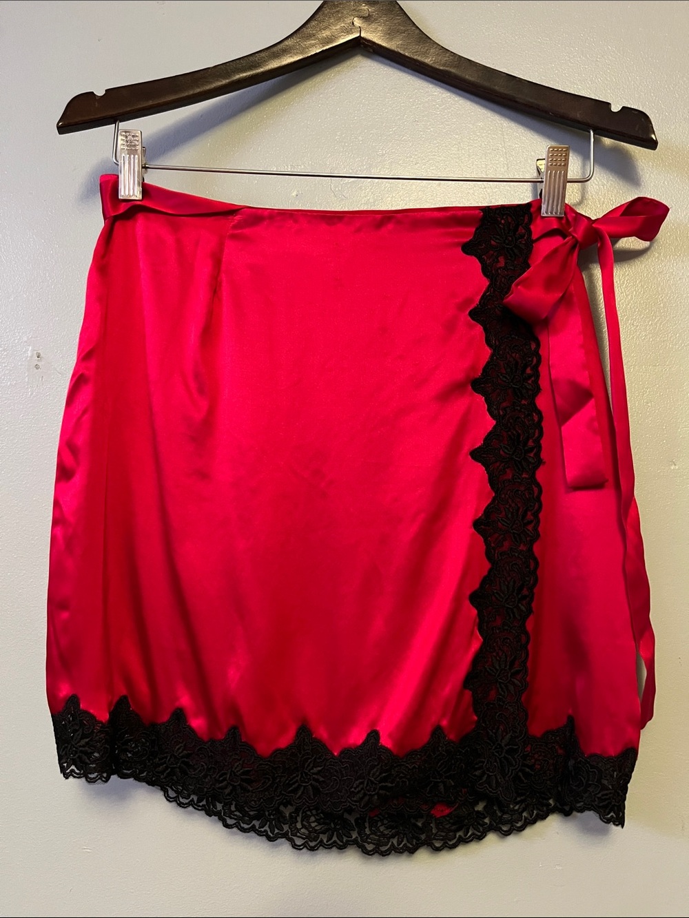 Victoria's Secret Gold Label- Red 100% Silk Wrap Skirt with Black Lace Trim